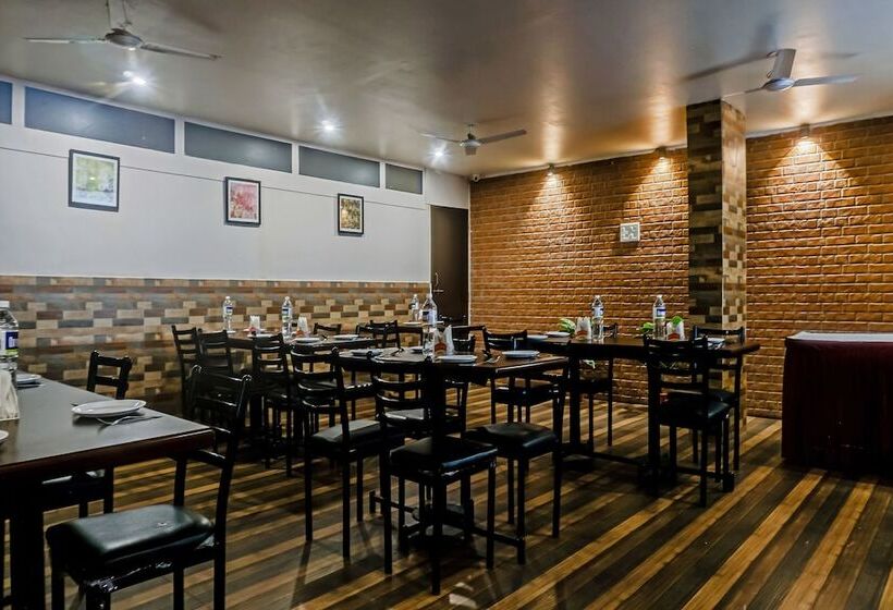 Hotelli Log Inn Plaza By Oyo Rooms