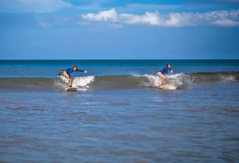 هتل Surf Ranch Tamarindo