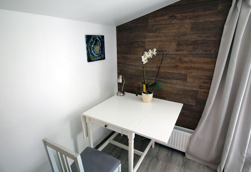 Lauri Historical Log House Manor