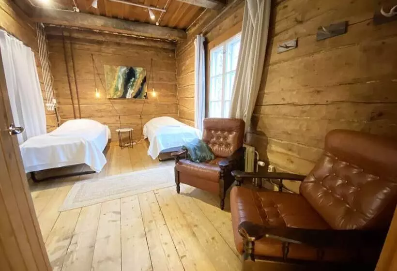 Lauri Historical Log House Manor