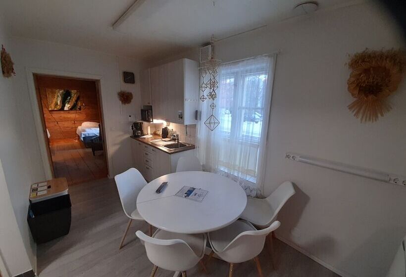 Lauri Historical Log House Manor