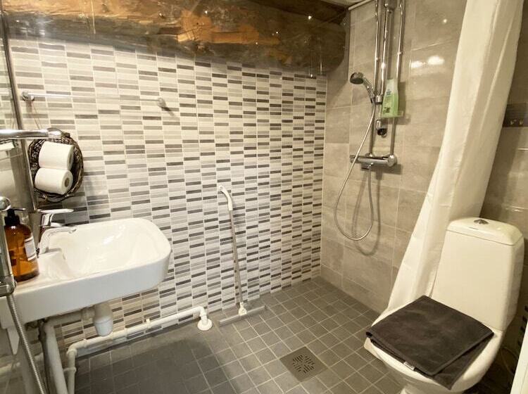 Lauri Historical Log House Manor