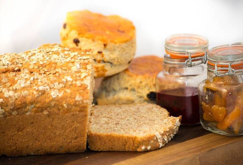 فندق The Coach House