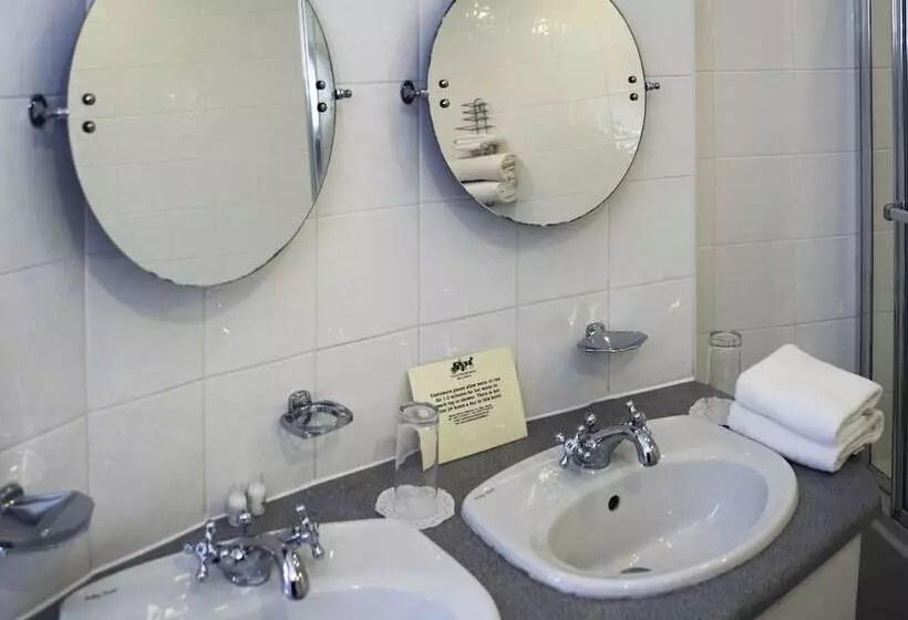 Hotel The Coach House