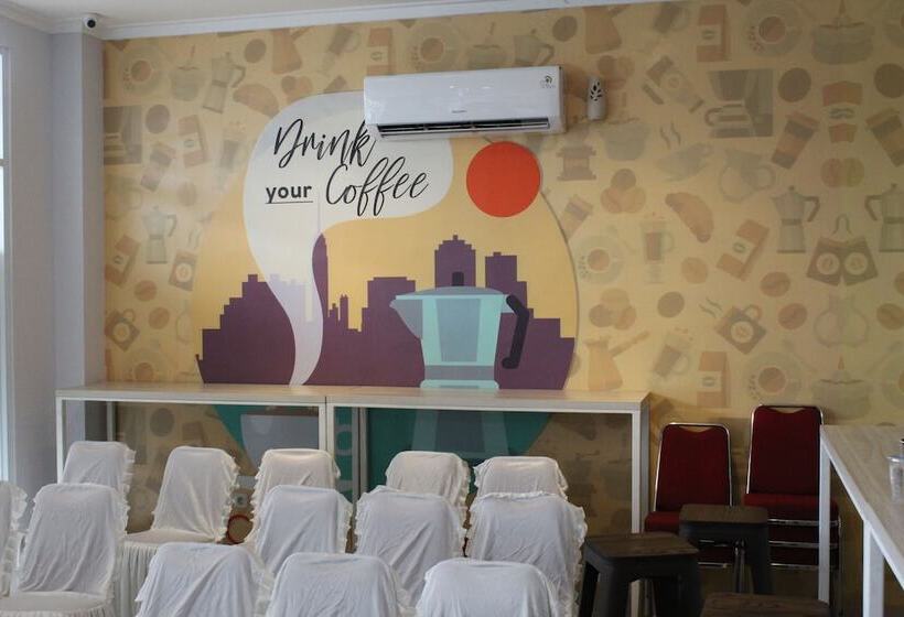 בית מלון כפרי Central Front One Inn Jakarta Airport