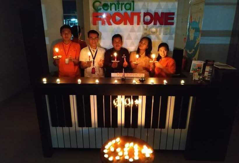 בית מלון כפרי Central Front One Inn Jakarta Airport