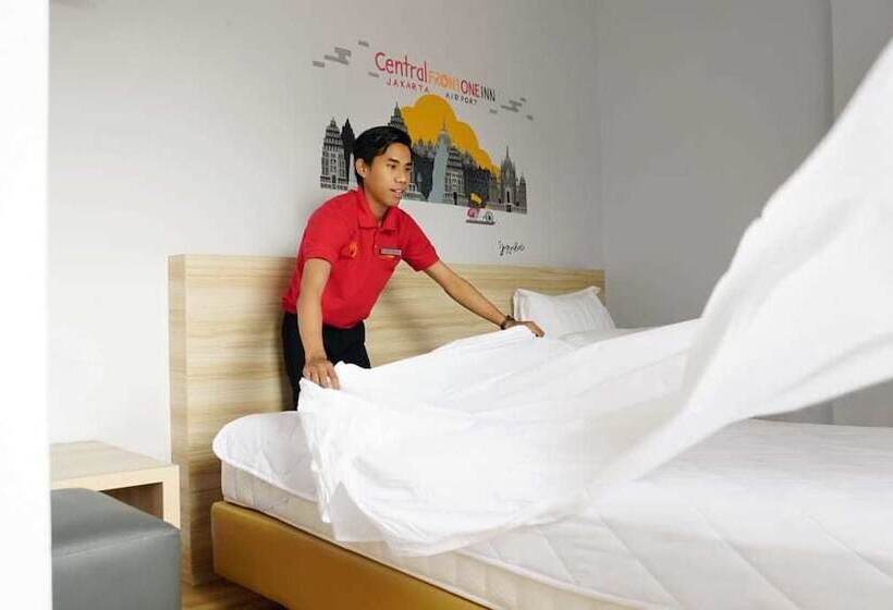 בית מלון כפרי Central Front One Inn Jakarta Airport