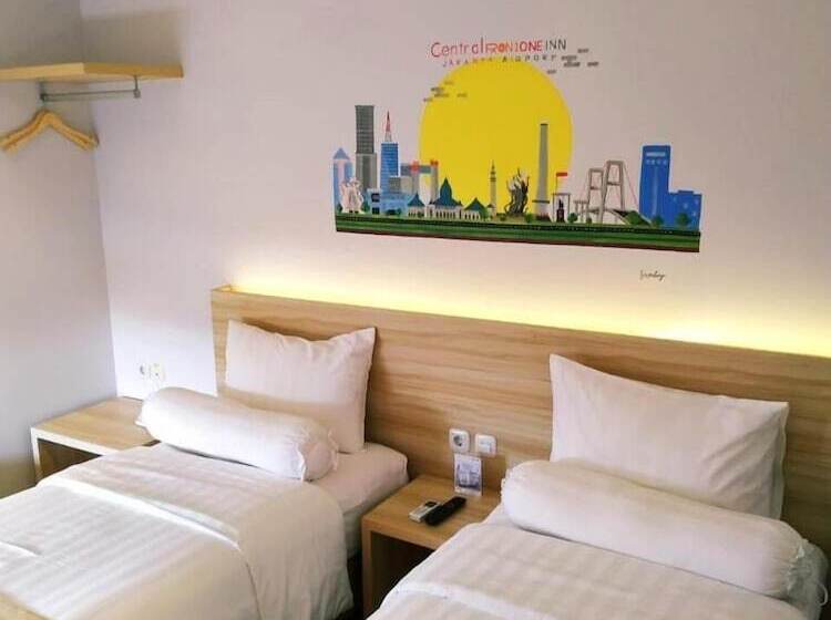 בית מלון כפרי Central Front One Inn Jakarta Airport