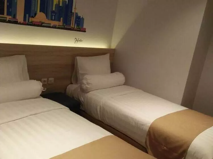 Hotelli Central Front One Inn Jakarta Airport