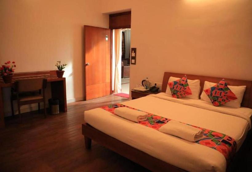 Отель Kumars The White House