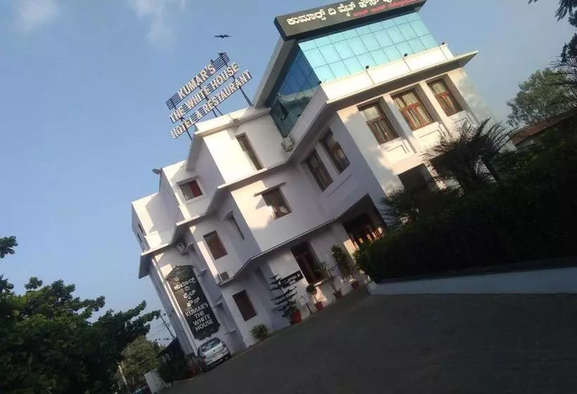 Hotelli Kumars The White House