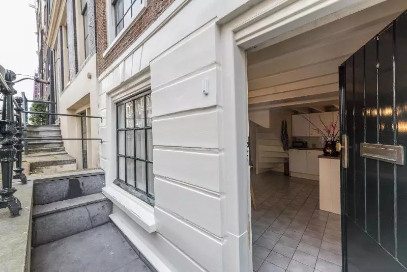 Majatalo Dam Square Inn