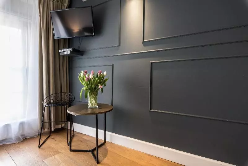 Majatalo Dam Square Inn