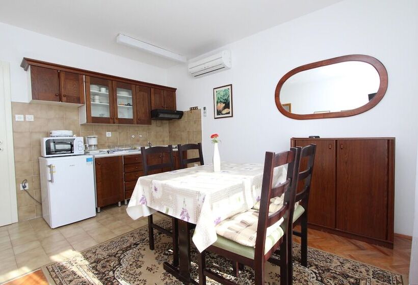 Rooms And Apartments Bella Vista