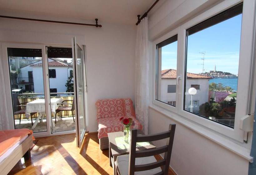 Rooms And Apartments Bella Vista