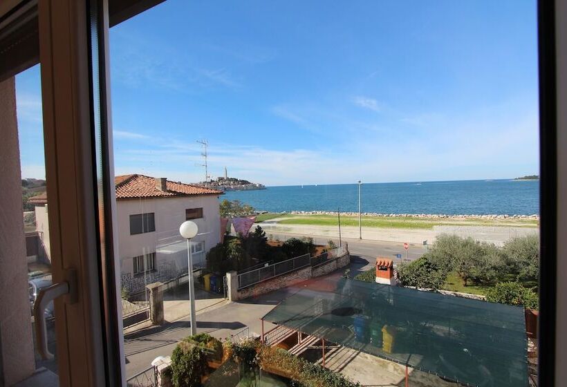 Rooms And Apartments Bella Vista