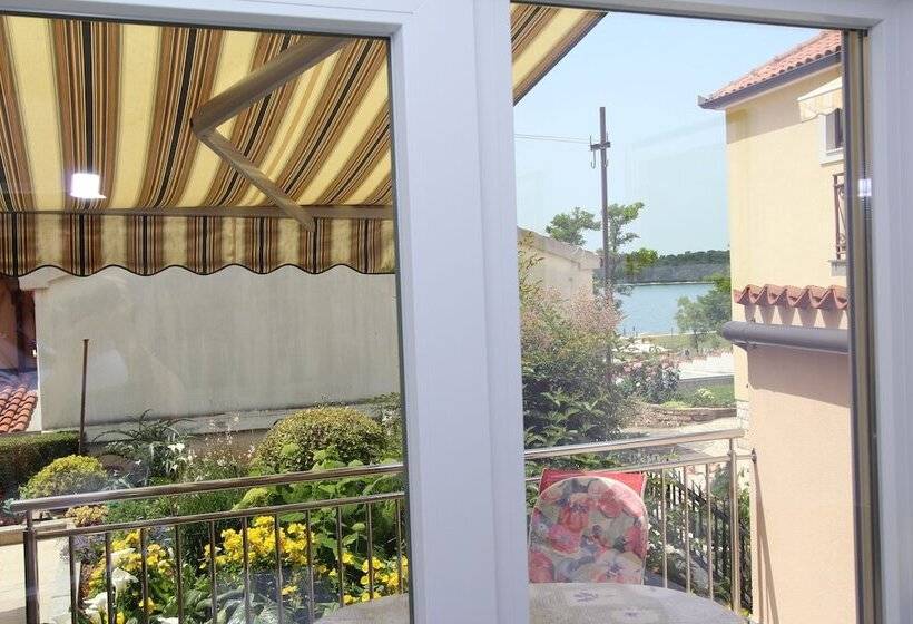 Rooms And Apartments Bella Vista