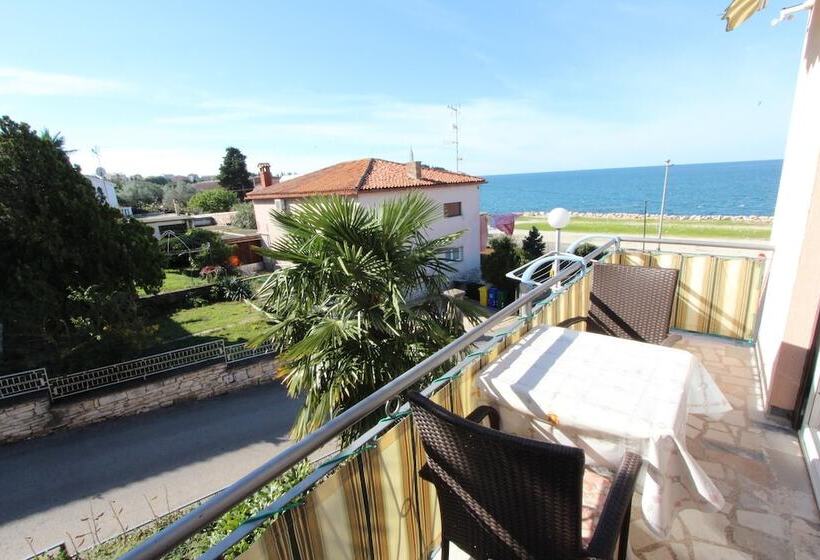 Rooms And Apartments Bella Vista