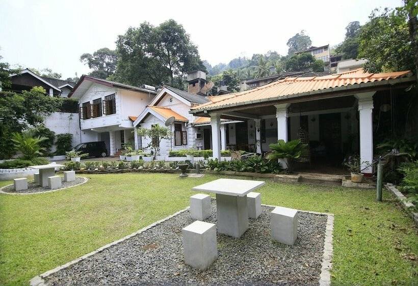 Singgah   Hostel