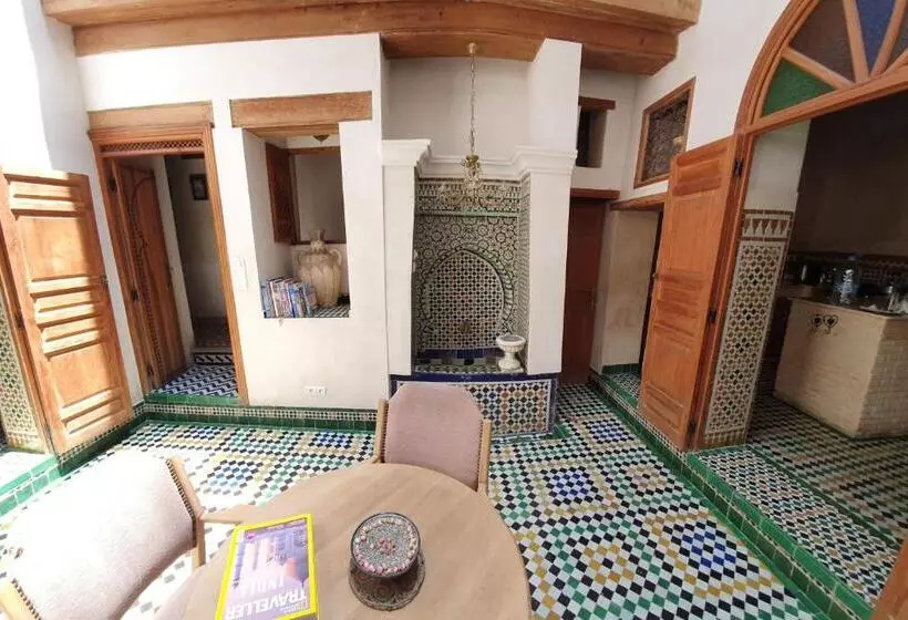 پانسیون Dar Houdou