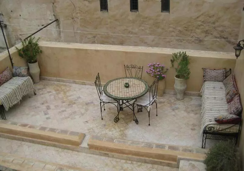 پانسیون Dar Houdou