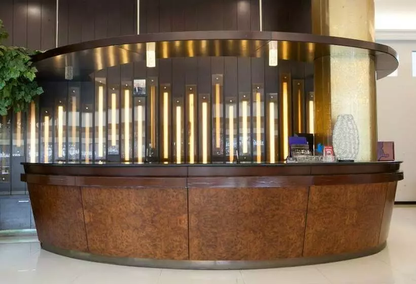 پانسیون Reddoorz Plus Near Floating Market Lembang