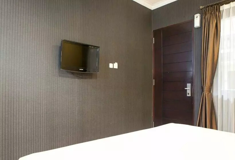 پانسیون Reddoorz Plus Near Floating Market Lembang