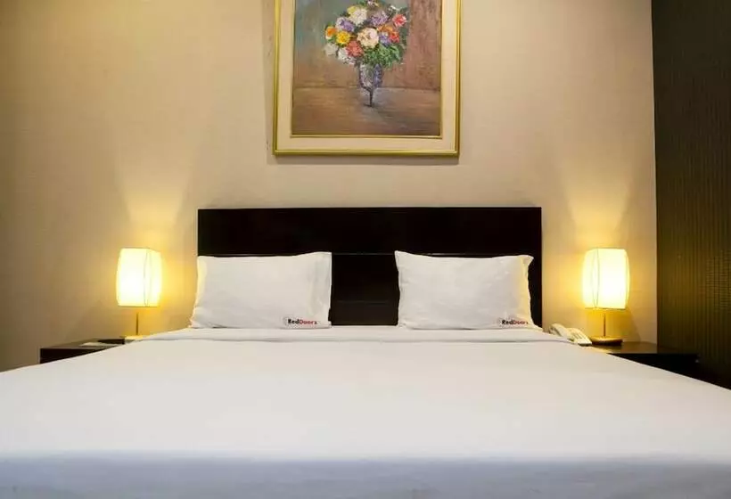 پانسیون Reddoorz Plus Near Floating Market Lembang