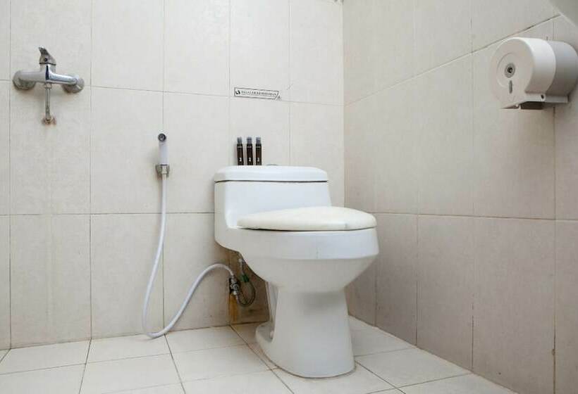 Panzió Reddoorz Plus Near Floating Market Lembang