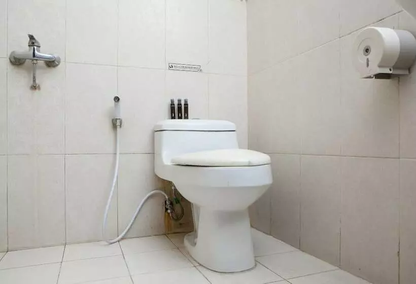 پانسیون Reddoorz Plus Near Floating Market Lembang