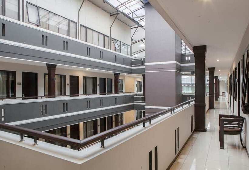 Panzió Reddoorz Plus Near Floating Market Lembang