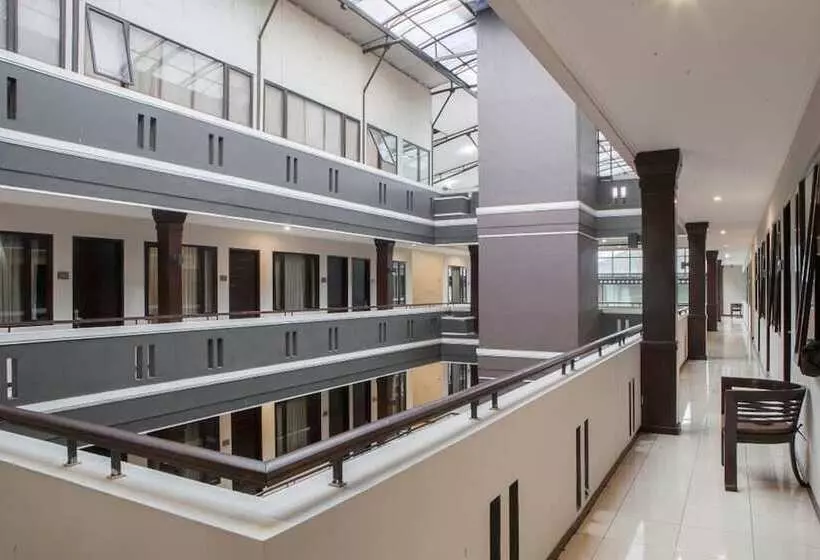 پانسیون Reddoorz Plus Near Floating Market Lembang