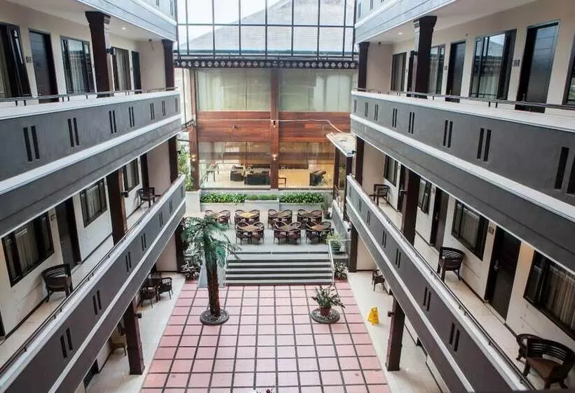 پانسیون Reddoorz Plus Near Floating Market Lembang