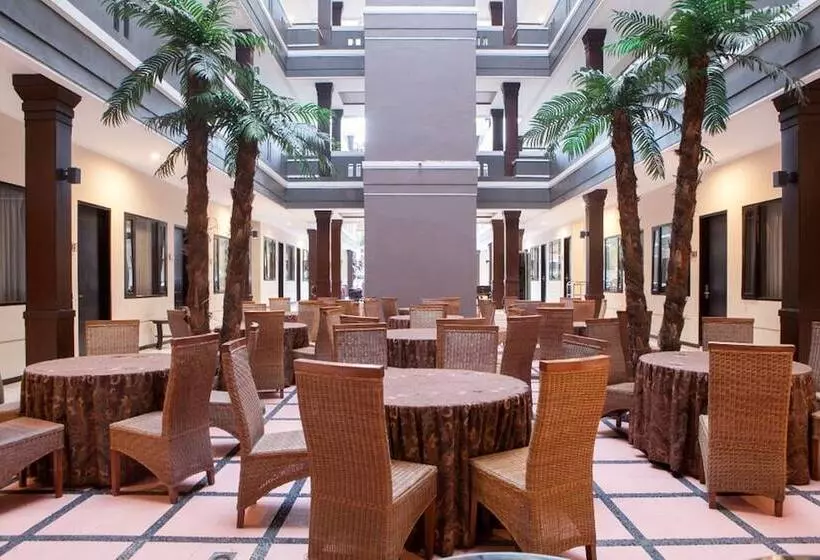 پانسیون Reddoorz Plus Near Floating Market Lembang