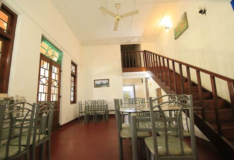Singgah   Hostel