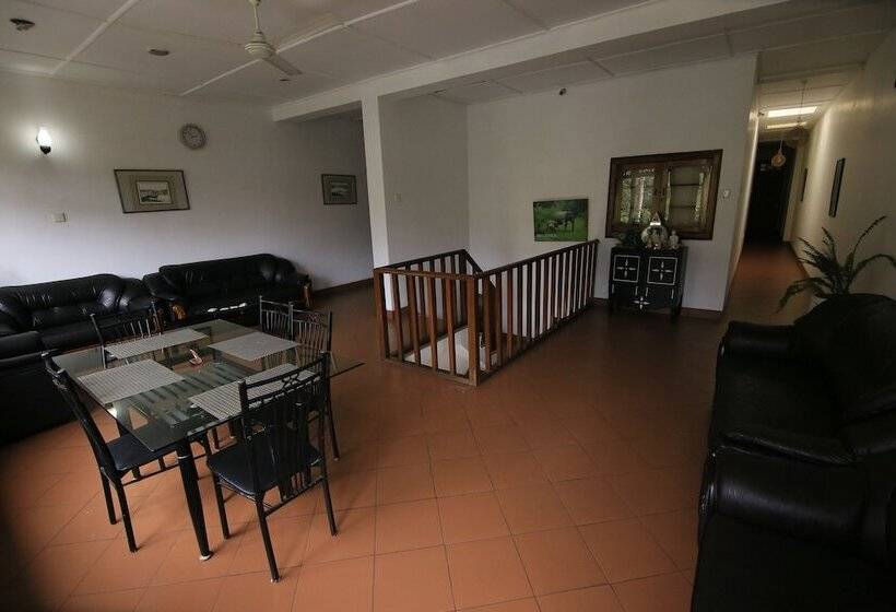 Singgah   Hostel