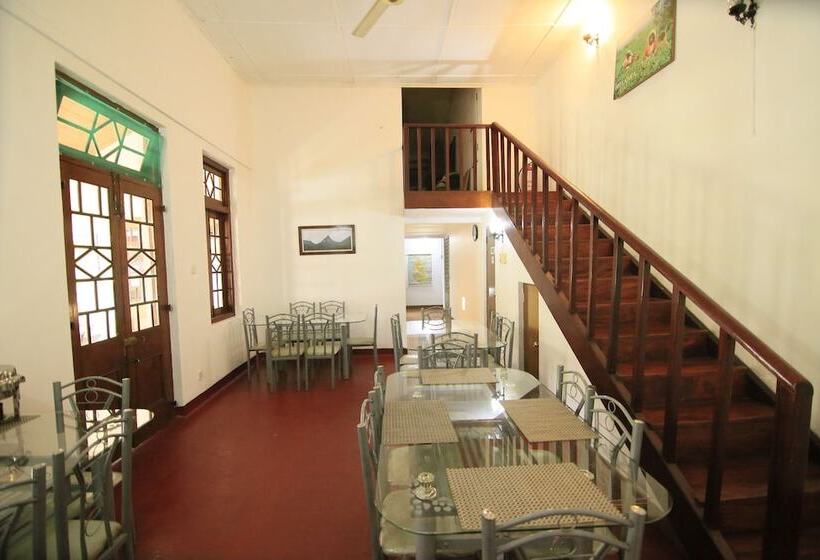 Singgah   Hostel