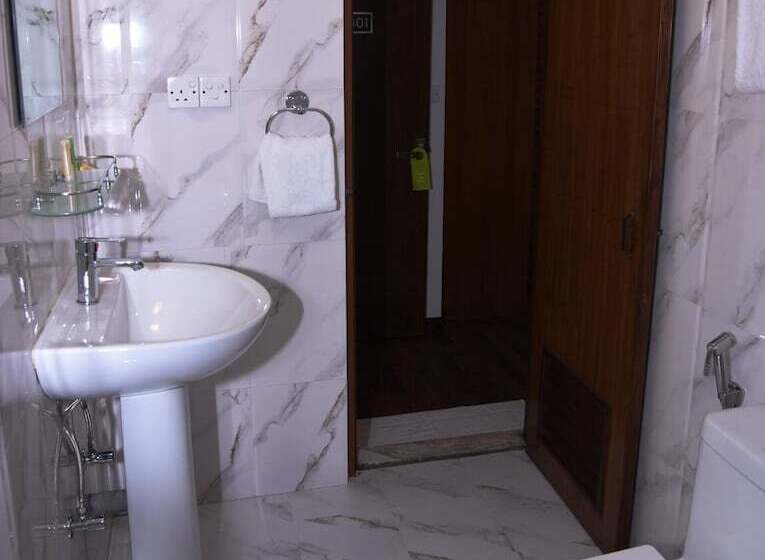 هتل Kailash Kuti Inn