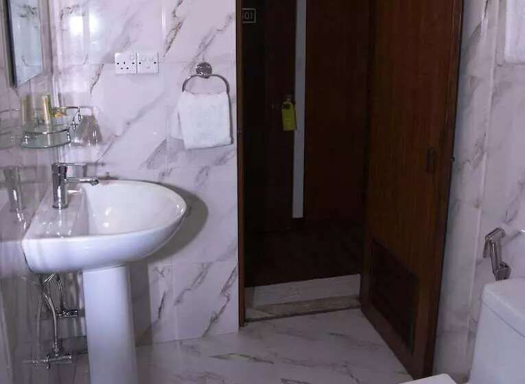 هتل Kailash Kuti Inn