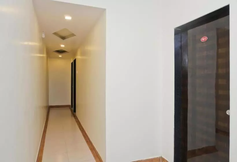 هتل Savera Palace Stays