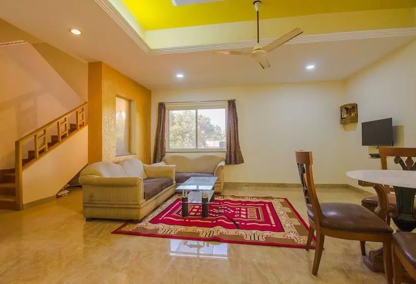 Oyo Home 18655 Spacious 3bhk