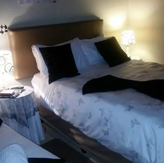 ペンション The Anchor Guesthouse