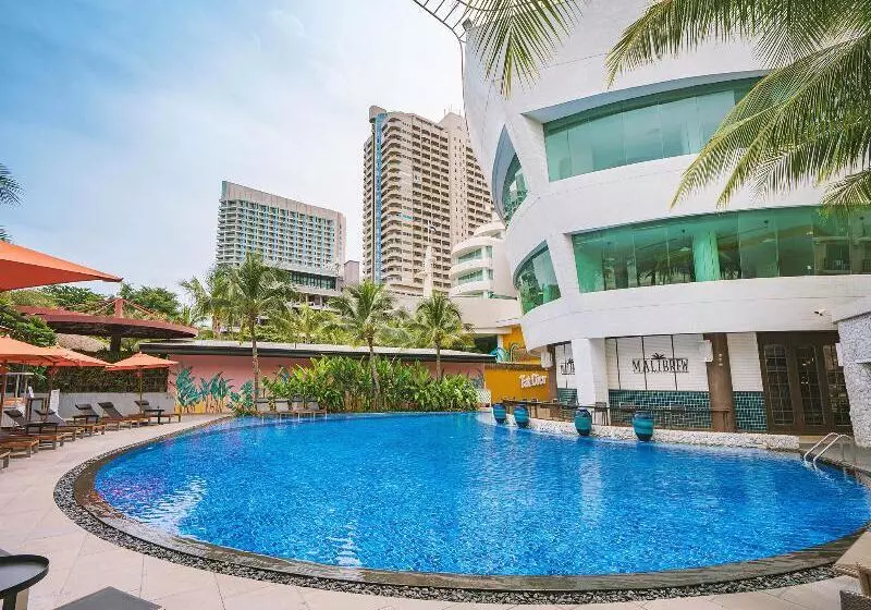 A One The Royal Cruise Hotel Pattaya   Sha Extra Plus