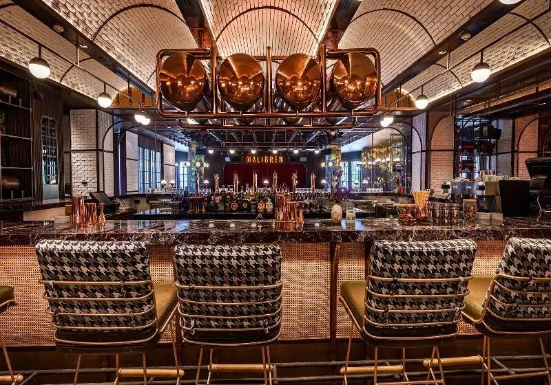 A One The Royal Cruise Hotel Pattaya   Sha Extra Plus