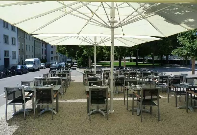 ホテル Restaurant Resslirytti