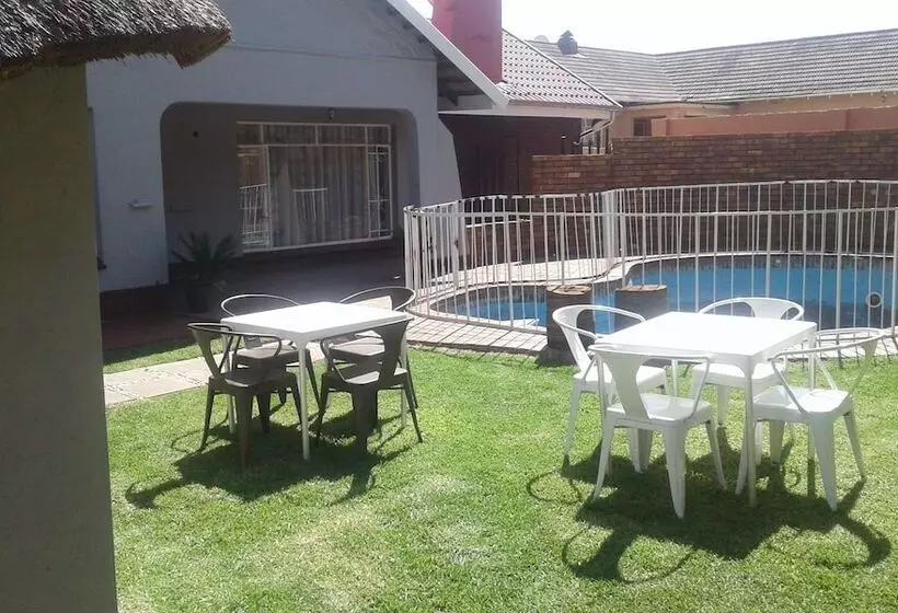 تختخواب و صبحانه Acacia Guesthouse