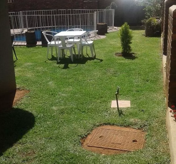 تختخواب و صبحانه Acacia Guesthouse