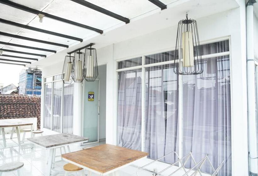 Nau Hostel By Nginap