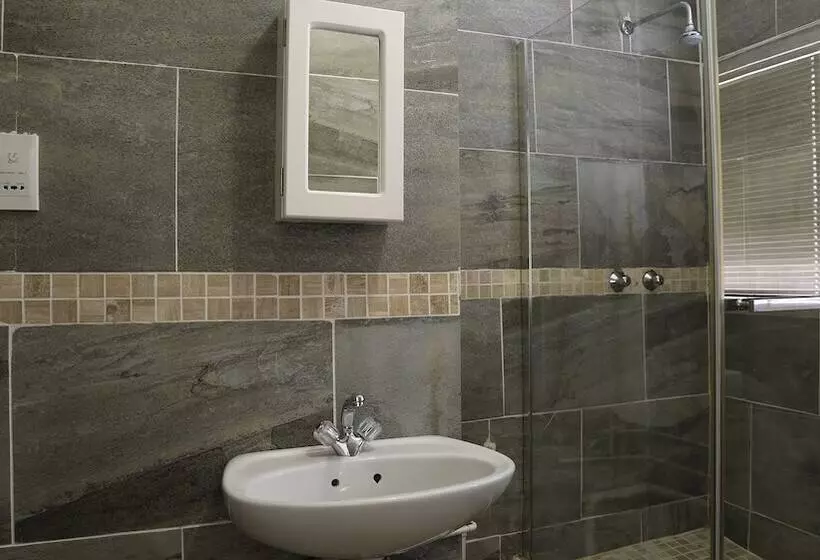 پانسیون Haithoms Guesthouse