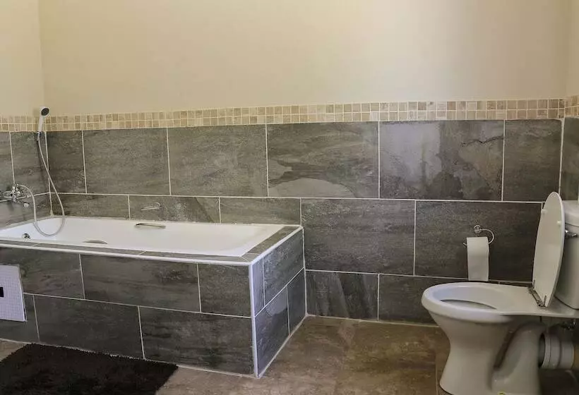 پانسیون Haithoms Guesthouse